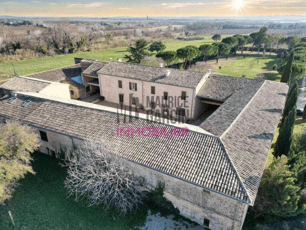 Propriété au lieu de la nature d'une surface de plus de 600m² Habitalble - Maison à VAUVERT