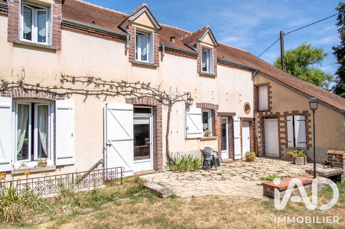 Maison 147 m² à Gy-Les-Nonains  - photo 2