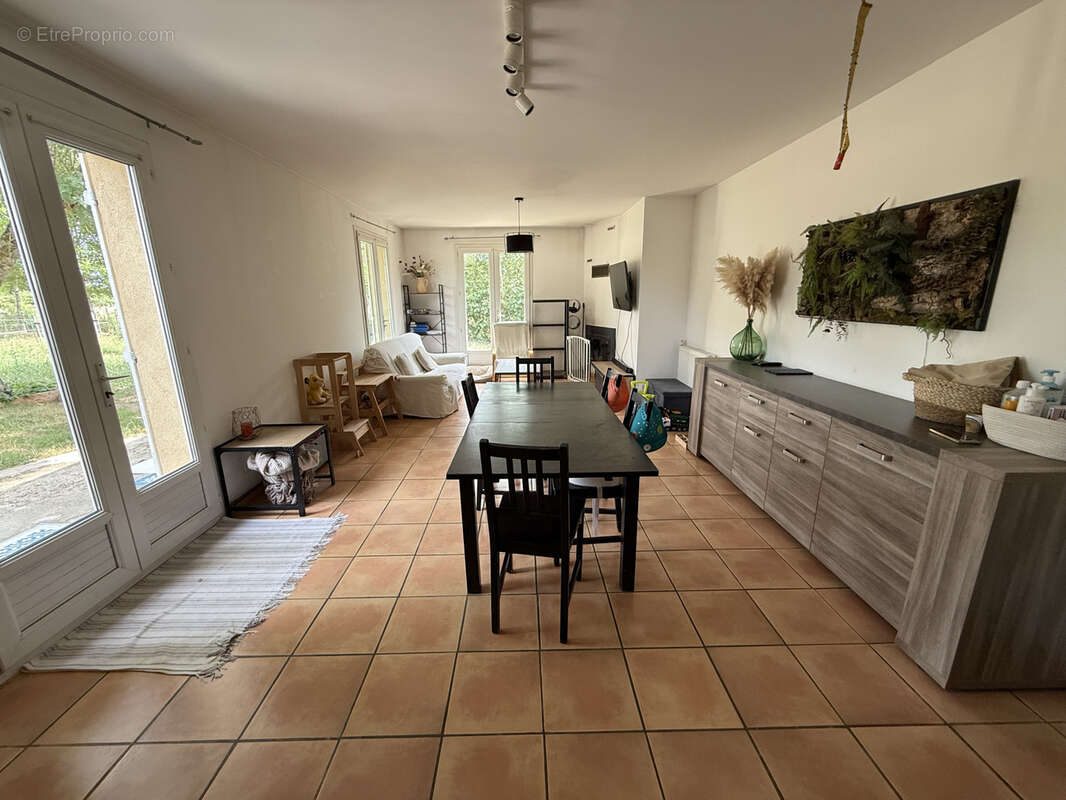 Maison à SAINT-PRIEST-BRAMEFANT