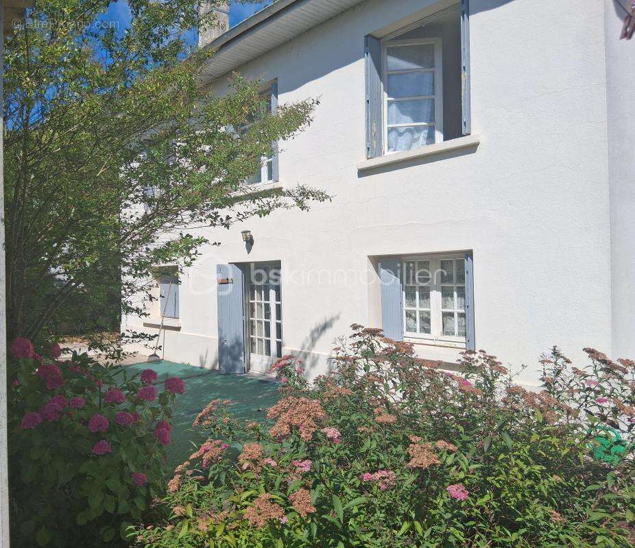A SAISIR Maison familiale de 120 m² avec dépendance – Fort potentiel d'aménagement – Villeneuve-sur-Lot (Rive Droite) - photo 3