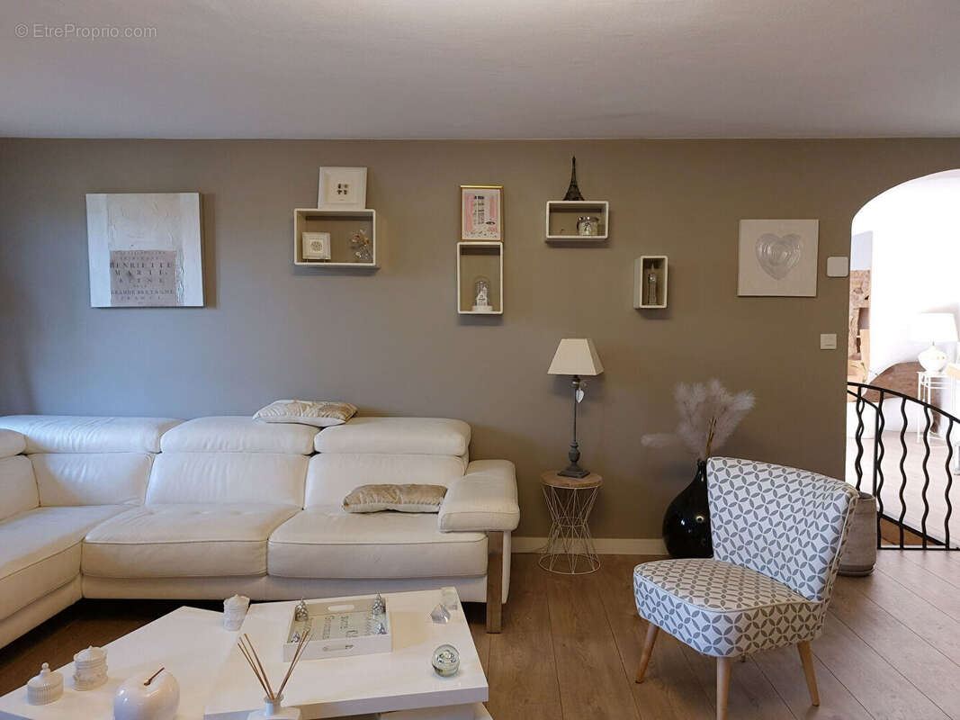 Appartement à POUILLY-LE-MONIAL