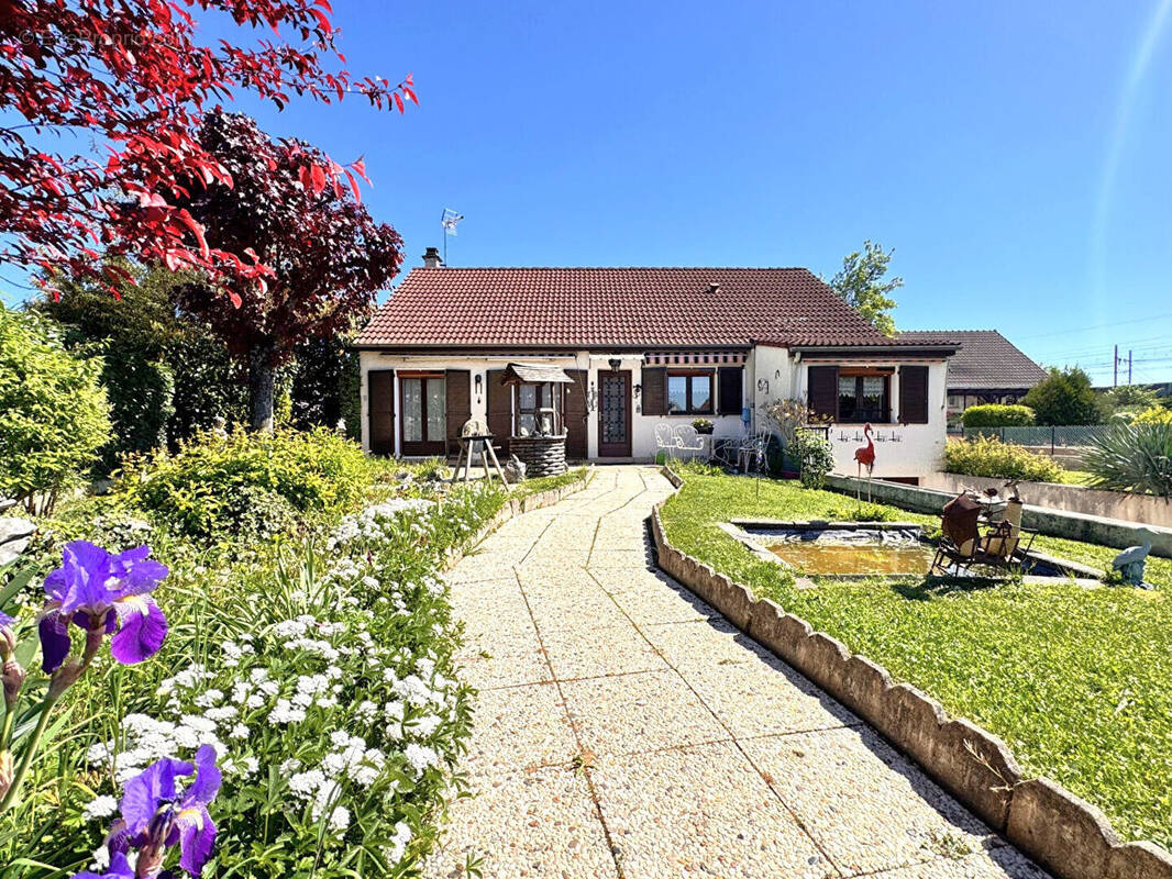 Maison à LONGVIC