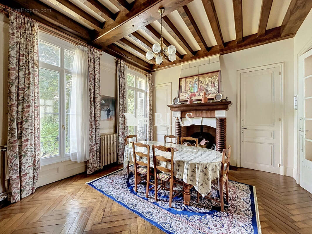 Maison 325 m² à Caudebec-Les-Elbeuf  - photo 4