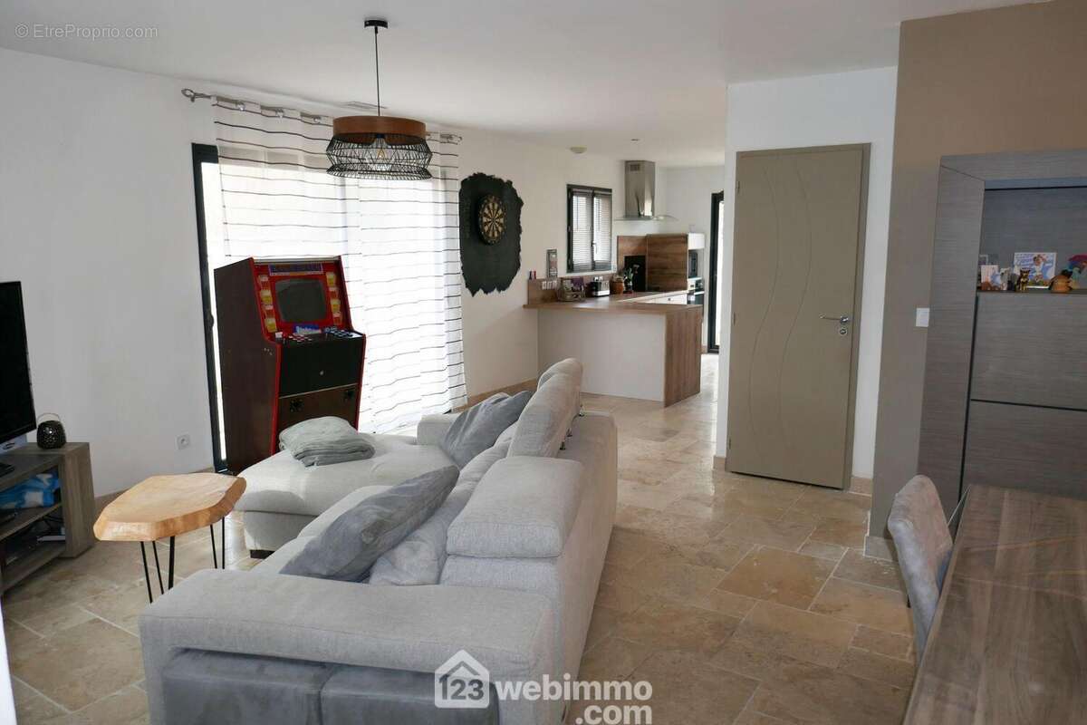 La pièce à vivre de 41m² - Maison à ARLES