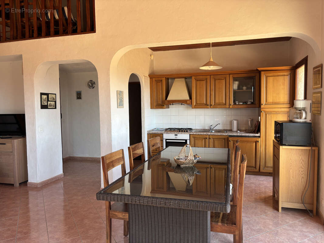 Villa avec piscine et vue panoramique sur la mer et les montagnes environnantes proche de la plage de la Testa - photo 8