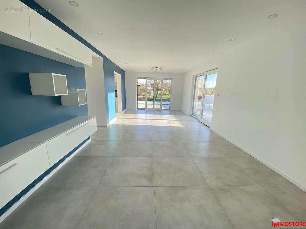 Maison à toit plat 6 pièces de 150m² - photo 2
