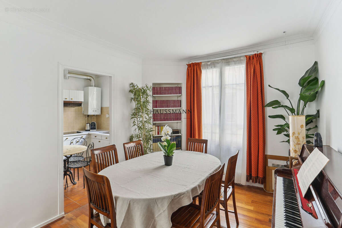 Appartement à PARIS-1E