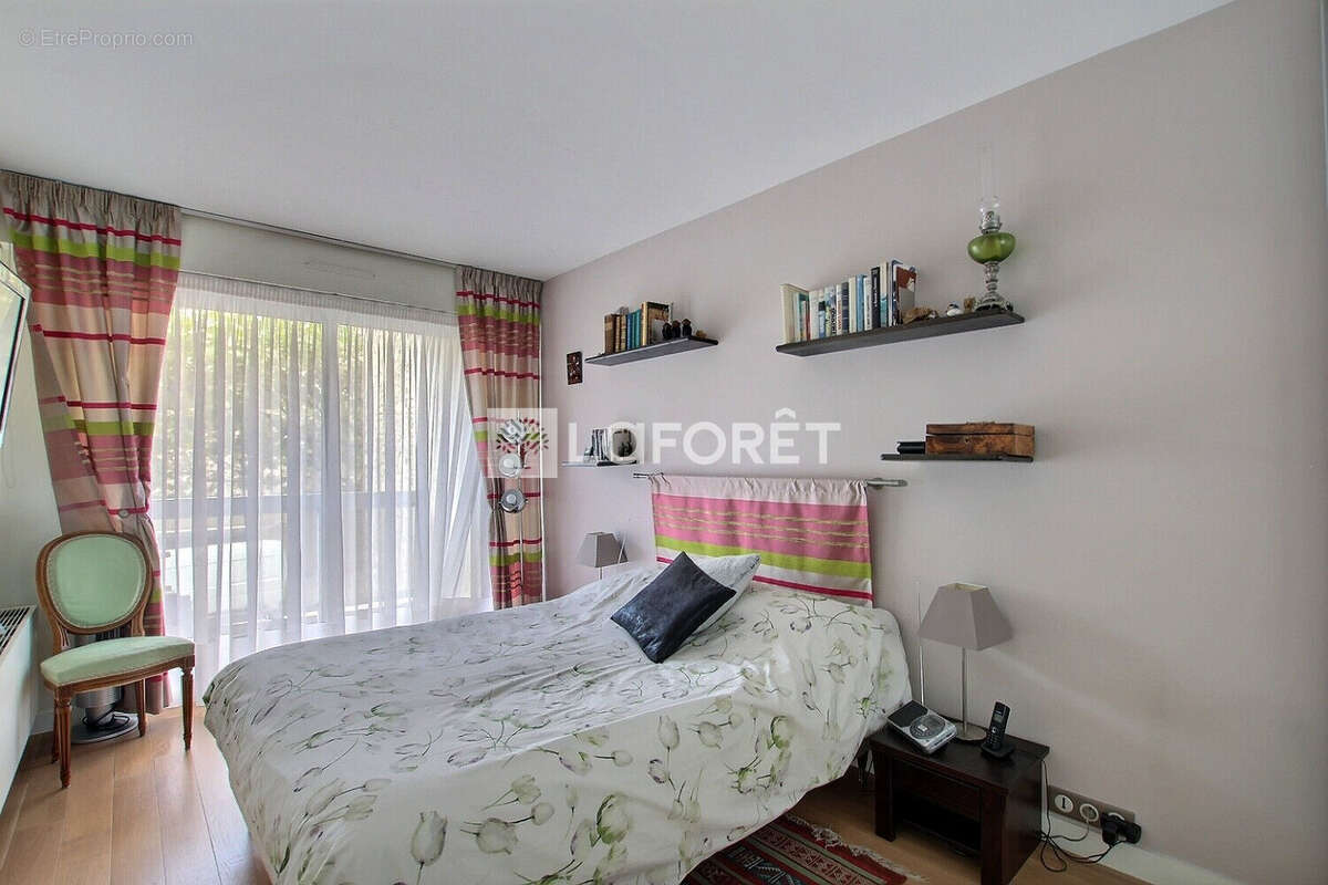 Appartement à COURBEVOIE
