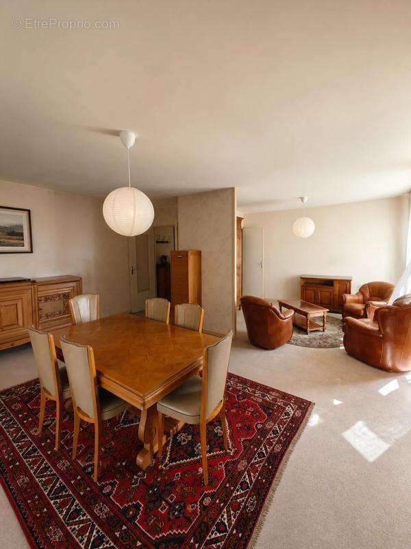 Appartement traversant de 104 m² à Ifs – Lumière, espace & potentiel à saisir ! - photo 9