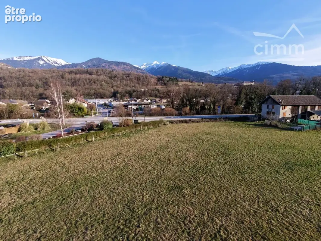 Terrain à LA ROCHETTE