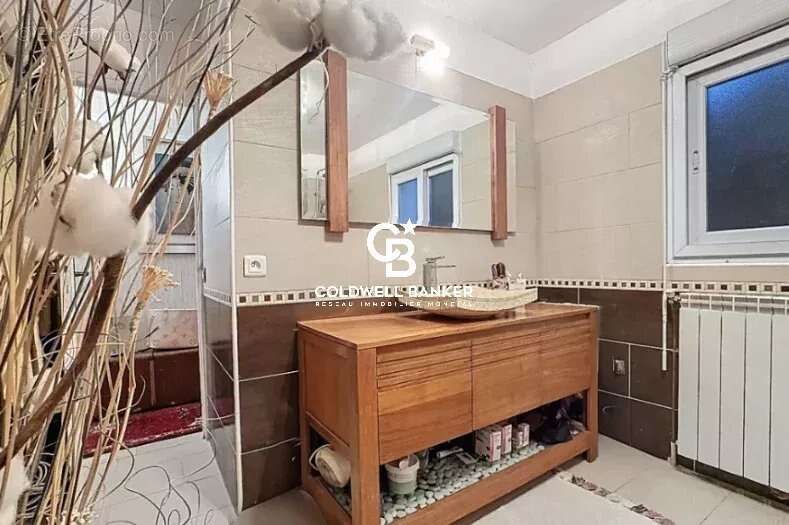 Maison à BAGNOLS-EN-FORET