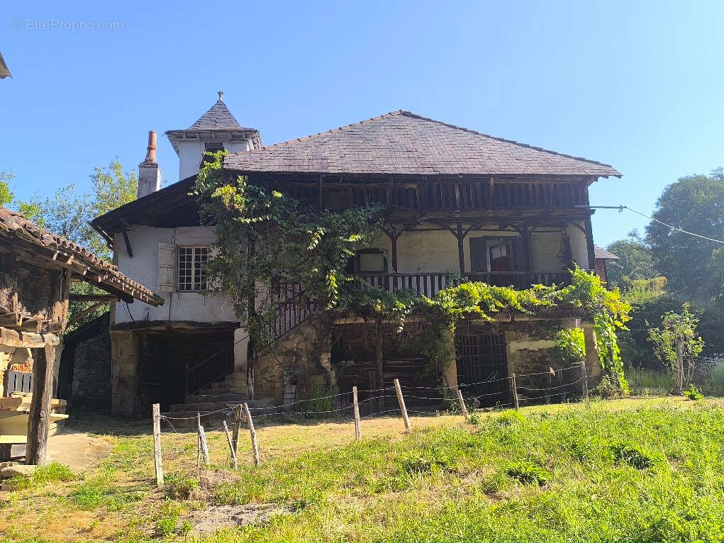 Maison et dépendances le long du Lot - photo 4