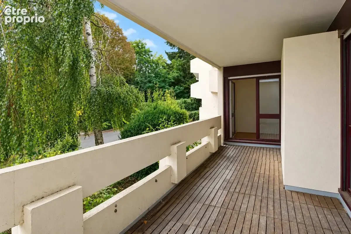 Appartement 2 pieces  59 m² - terrasse 14 m² - au calme - cave et parking - photo 3