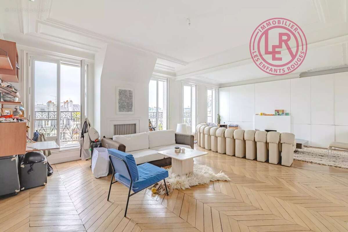 Appartement à PARIS-3E