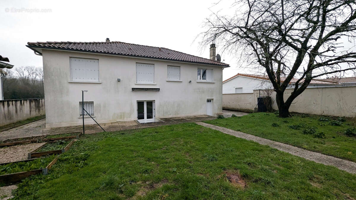 Maison à MAGNE