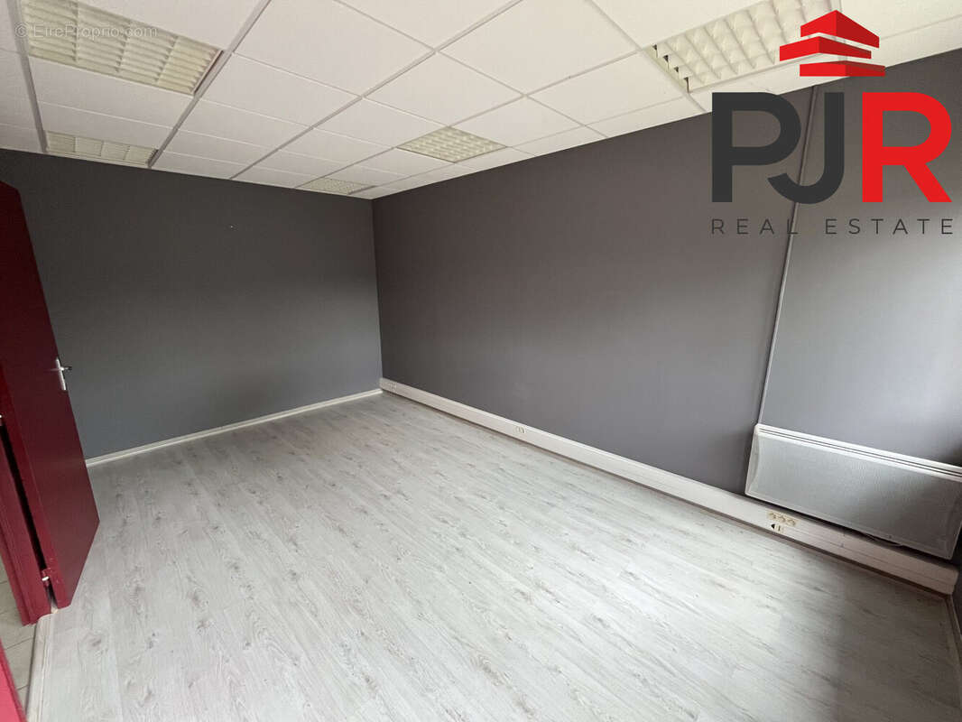 Commerce à NEUVES-MAISONS