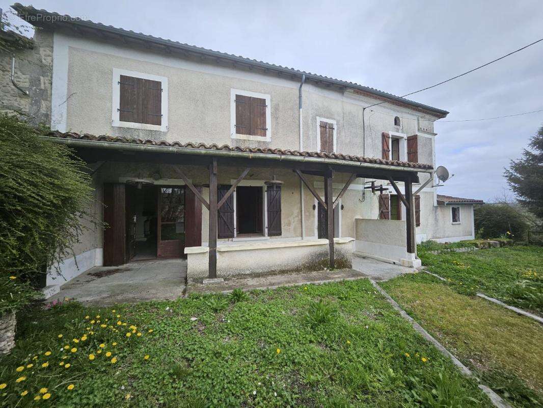 Maison à LUSIGNAC