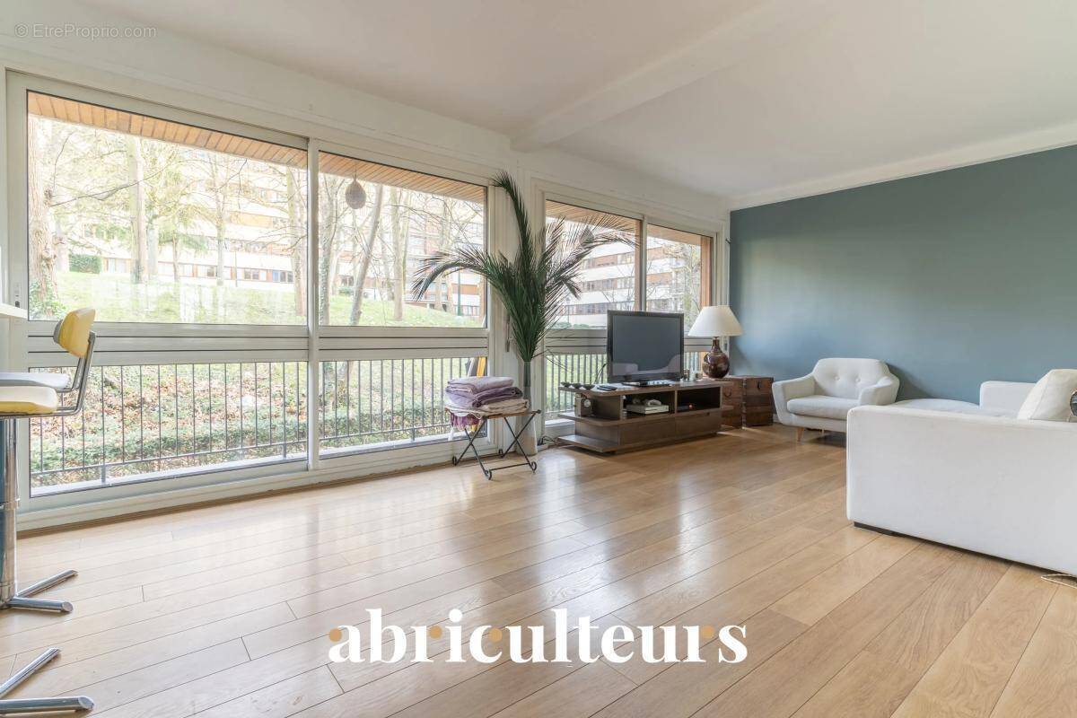 Appartement à LA CELLE-SAINT-CLOUD