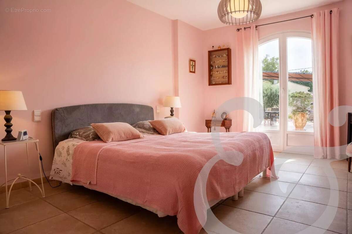 Maison à FONTVIEILLE