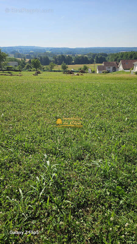 Terrain 2600 m² à Magny-Danigon  - photo 4