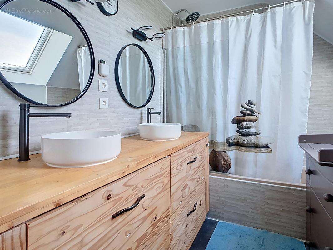 Maison à MINIAC-SOUS-BECHEREL