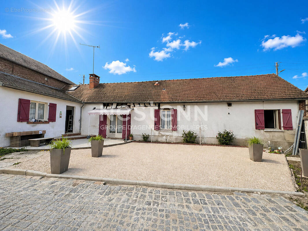 Maison à MONNEVILLE