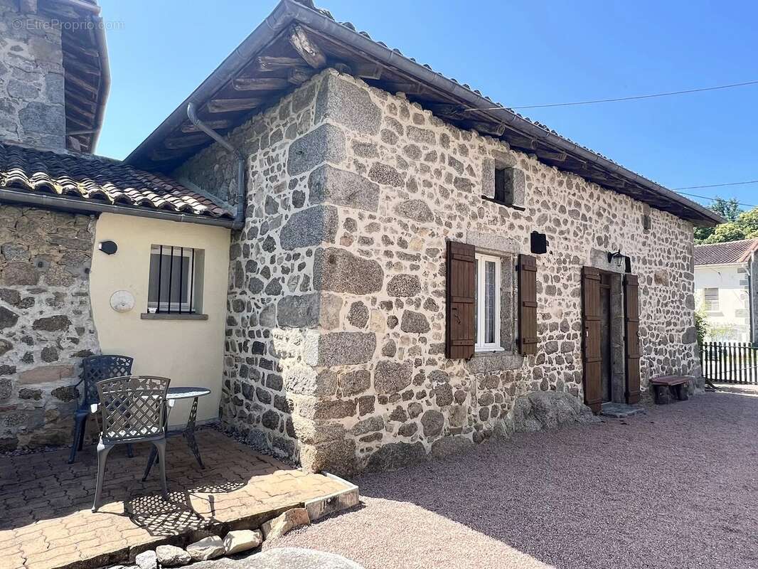 Charmante maison en pierre de deux chambres, granges et jardin - photo 5