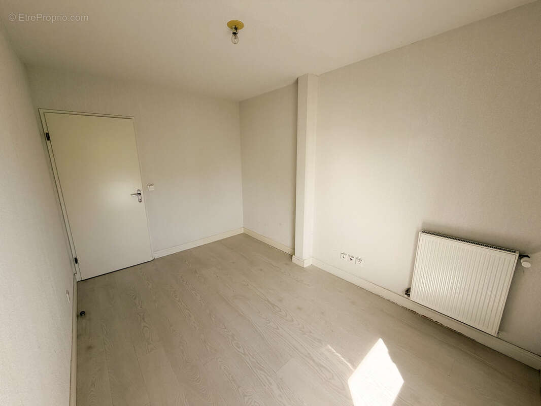 Appartement T3 avec terrasse et 2 places de parking - photo 5