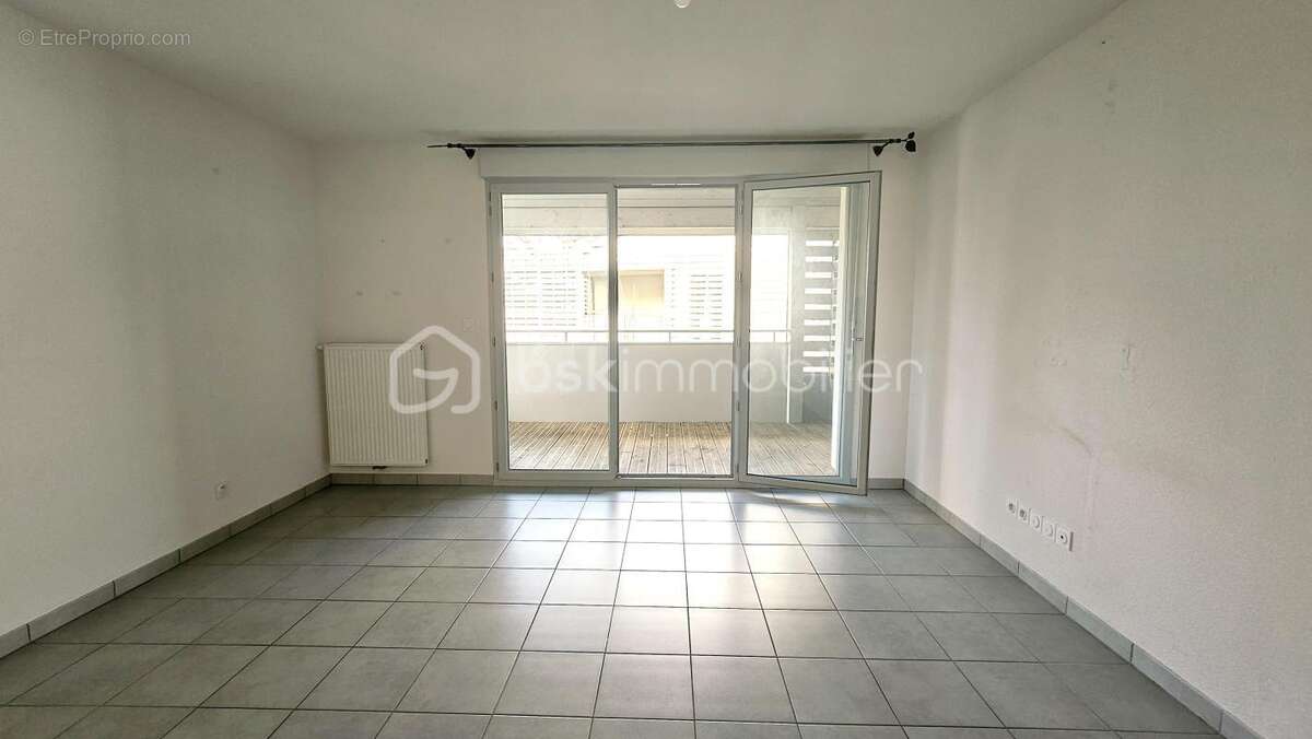 SOUSTONS – Appartement T2 récent avec terrasse et double parking en sous-sol - photo 4