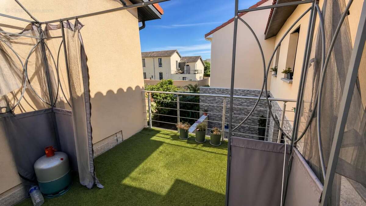 Maison de 5 pièces de 263 m² à Villeurbanne - photo 3