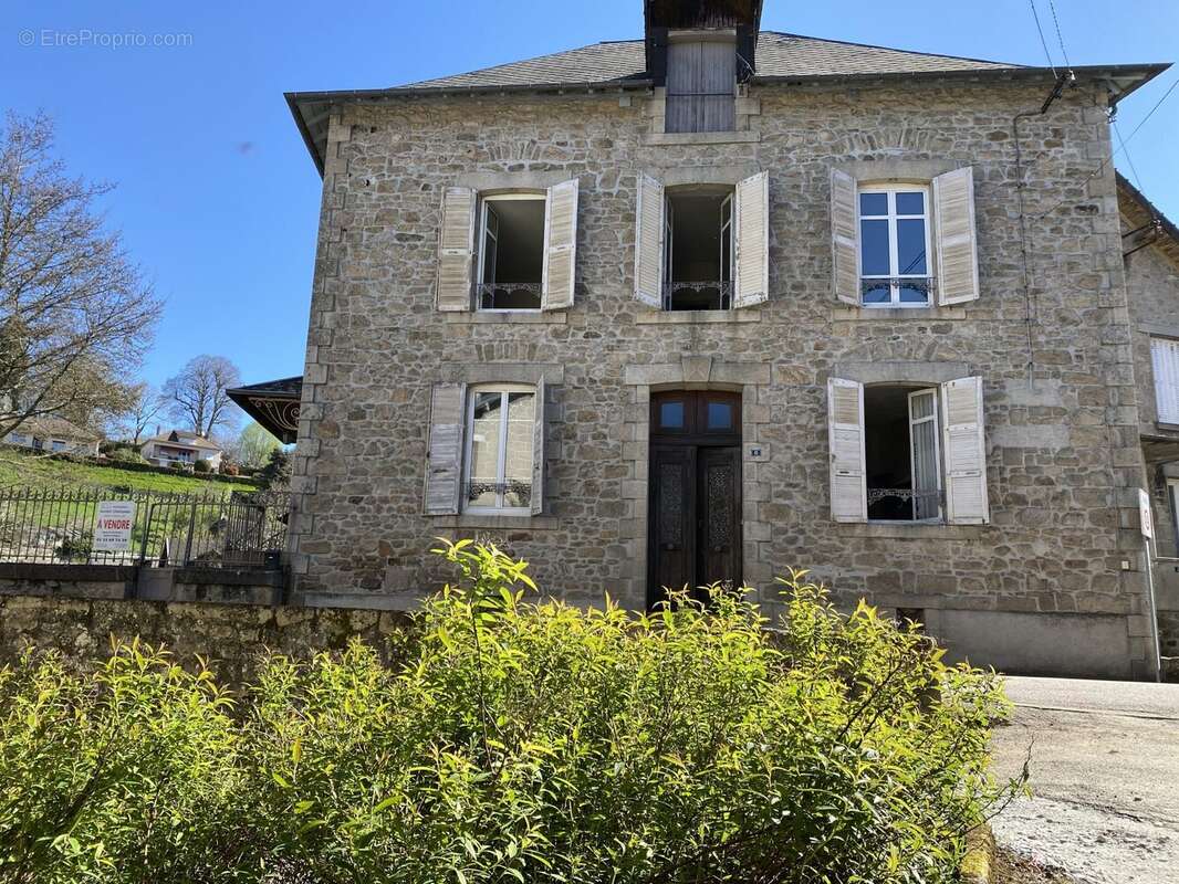 Maison à EYMOUTIERS