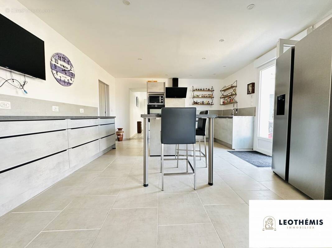 Maison à CHAILLEVETTE