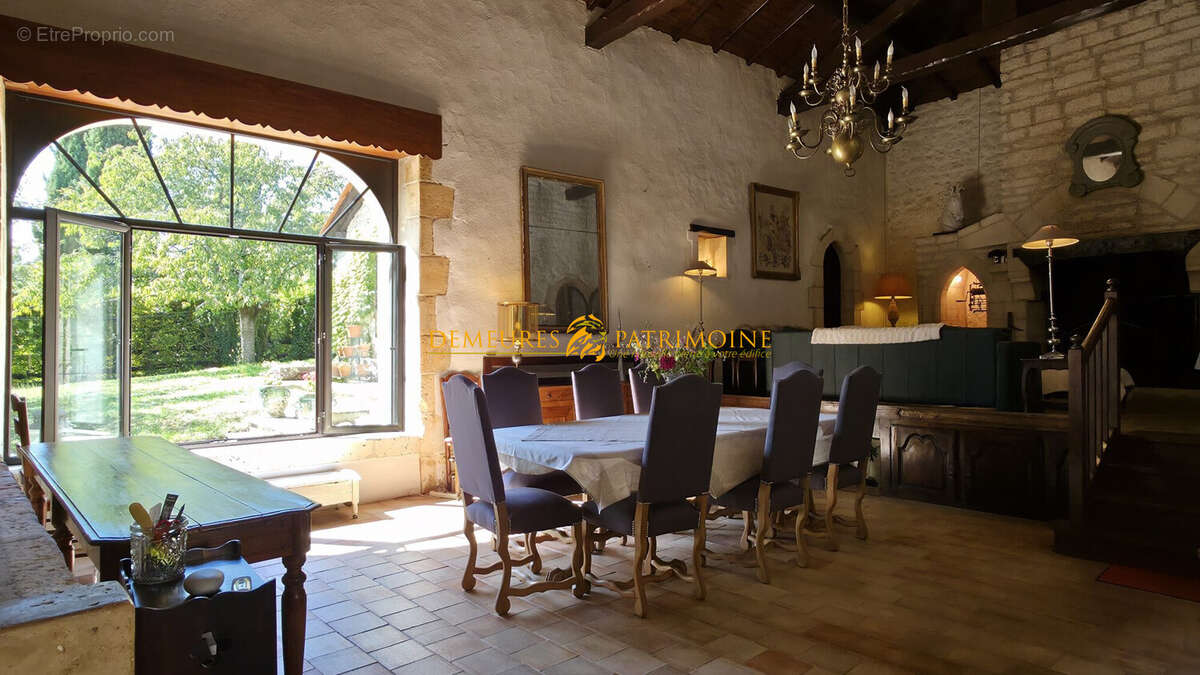 Maison à SALLES-LAVALETTE