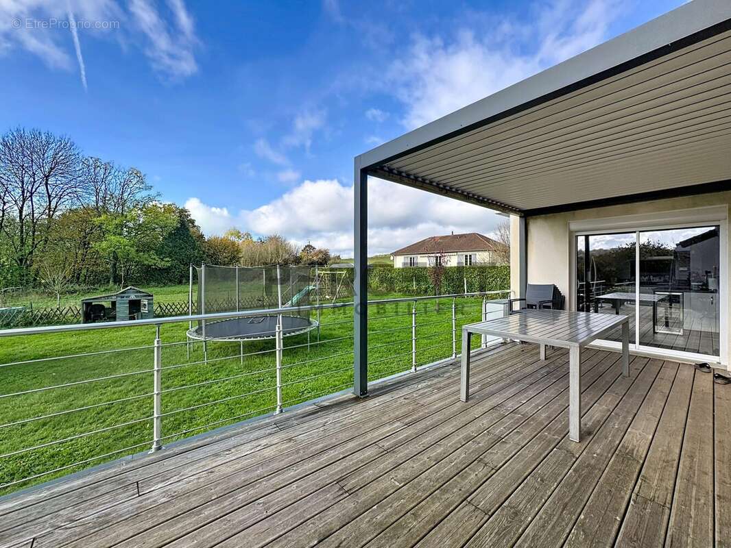 Maison à VIVIER-AU-COURT