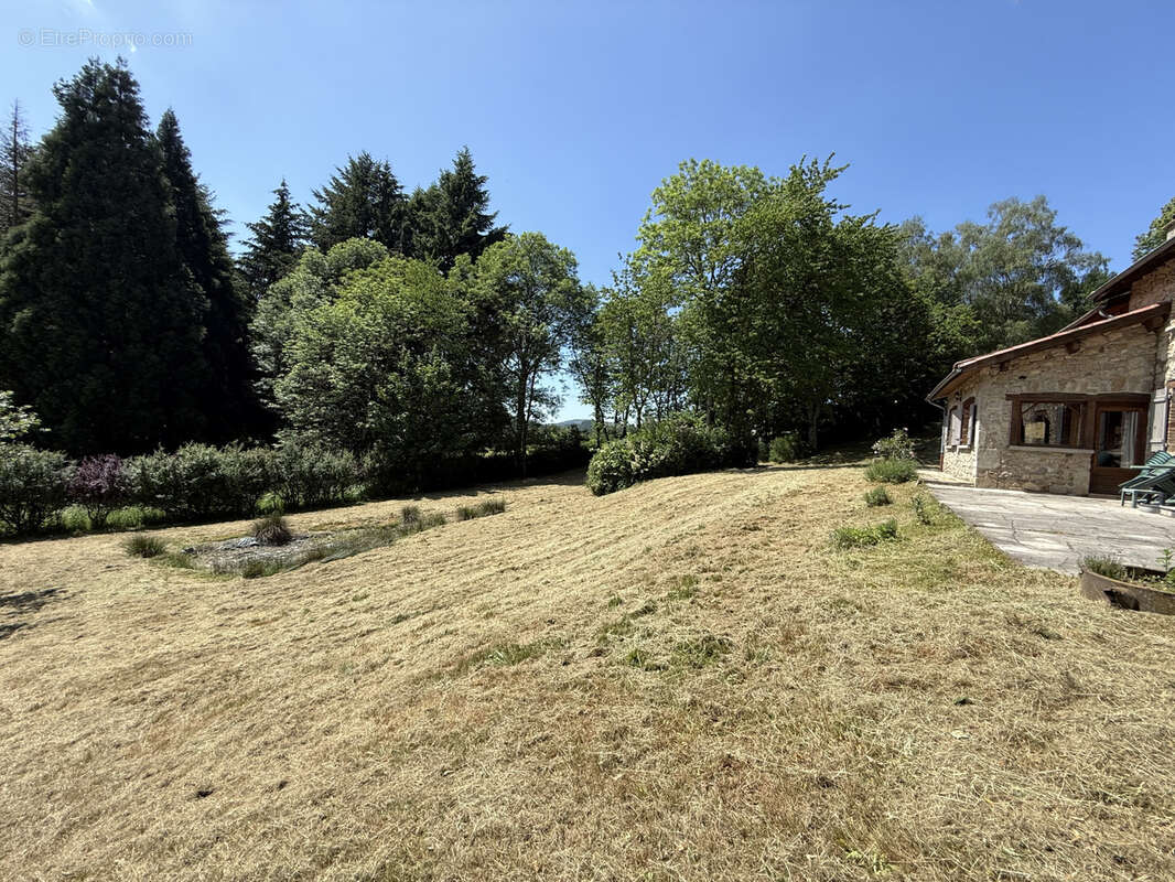 Maison à CELLES-SUR-DUROLLE