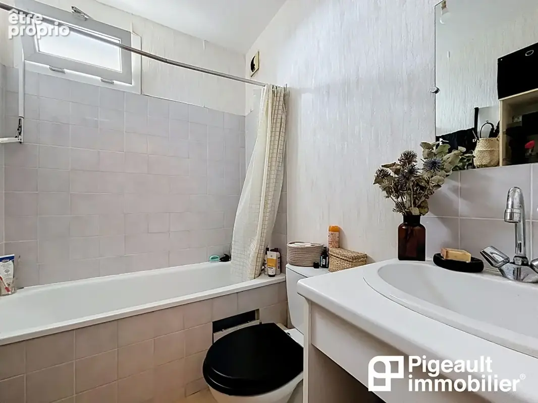 Appartement T2  à vendre - Rennes Quartier Mabilais Arsenal Redon - Parking - Balcon - photo 6