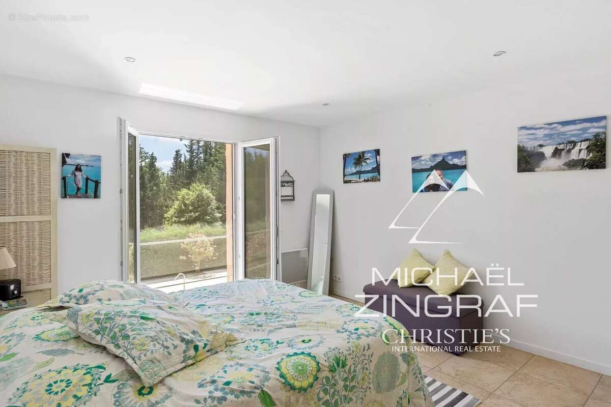 Maison à SAINT-CEZAIRE-SUR-SIAGNE