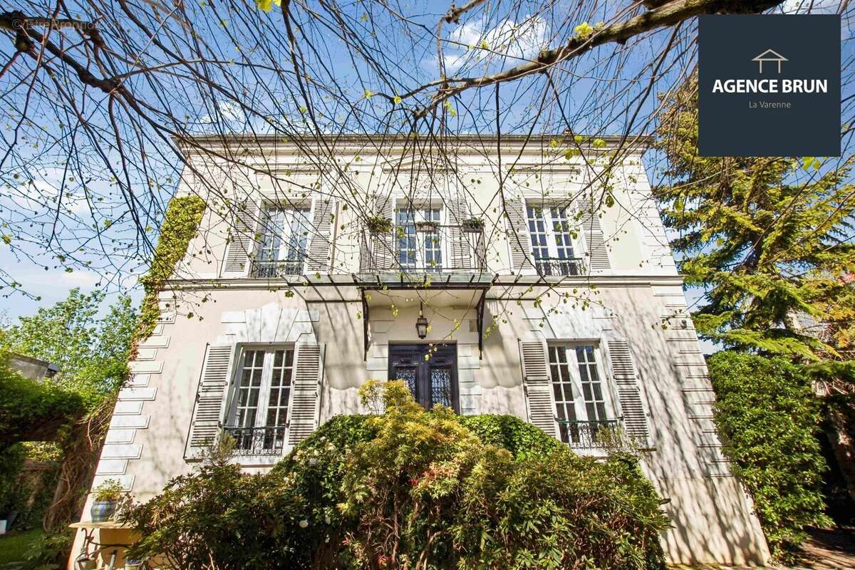 Maison à SAINT-MAUR-DES-FOSSES