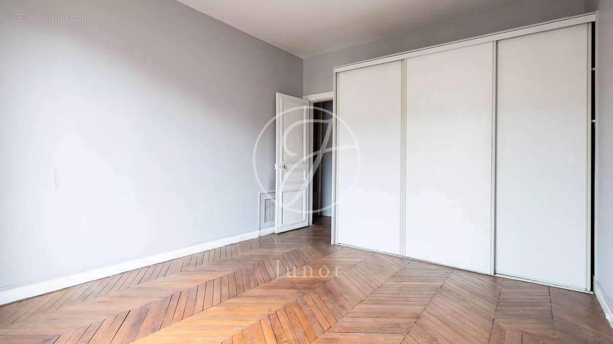 Appartement à PARIS-7E