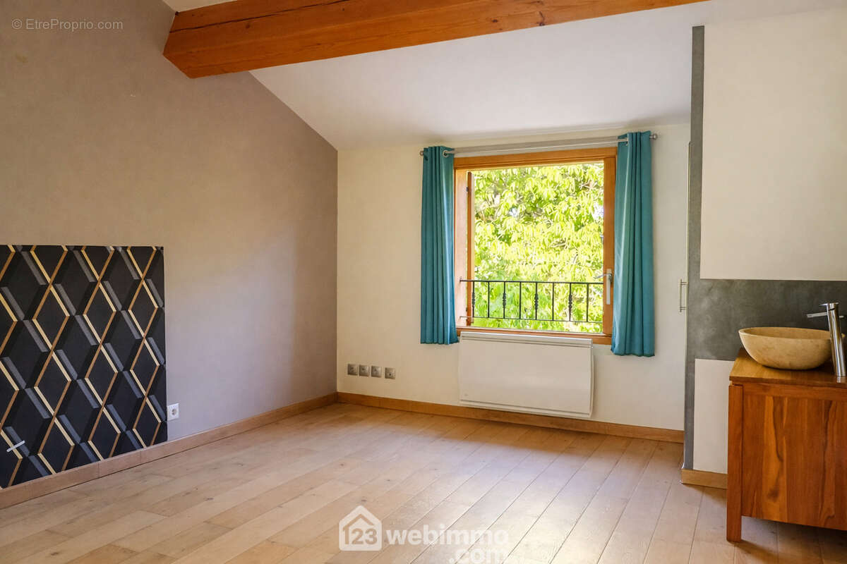 Appartement à LE CANNET-DES-MAURES