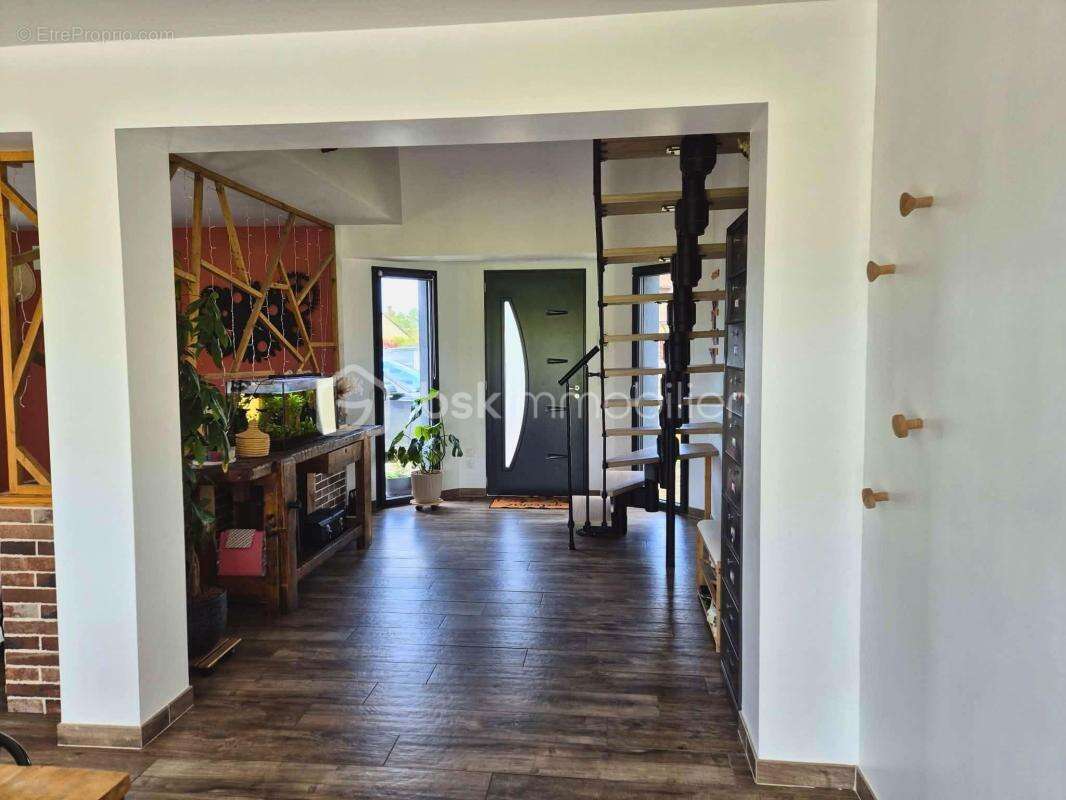 Exclusivité Maison contemporaine de 2018 – 154 m² – DPE A – Plain pied et Suite parentale – Terrain 1 139 m² – Garage - photo 3