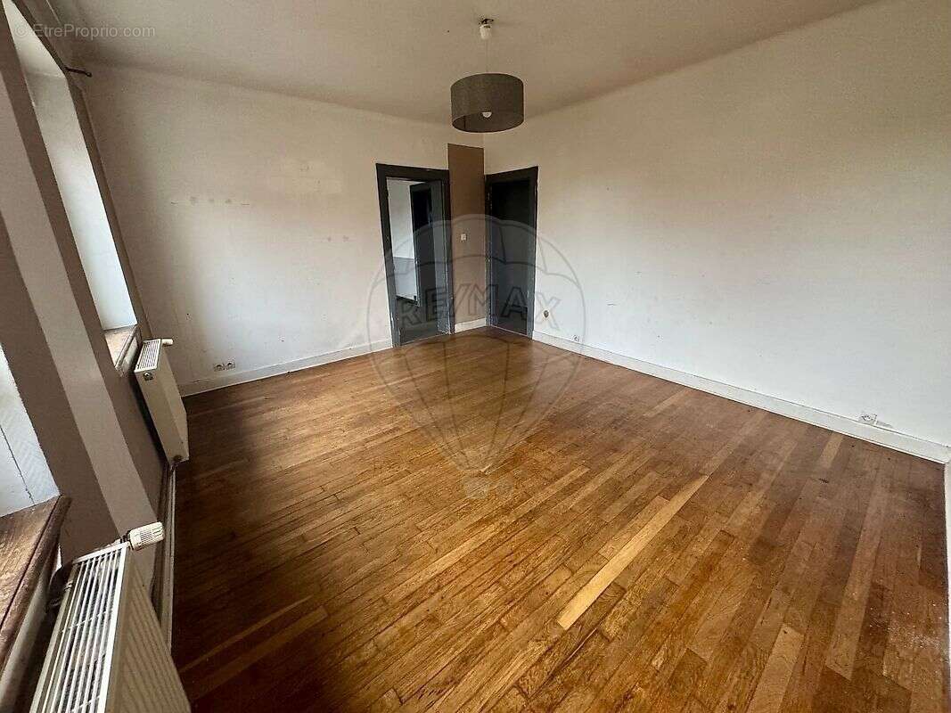 Maison à SERROUVILLE