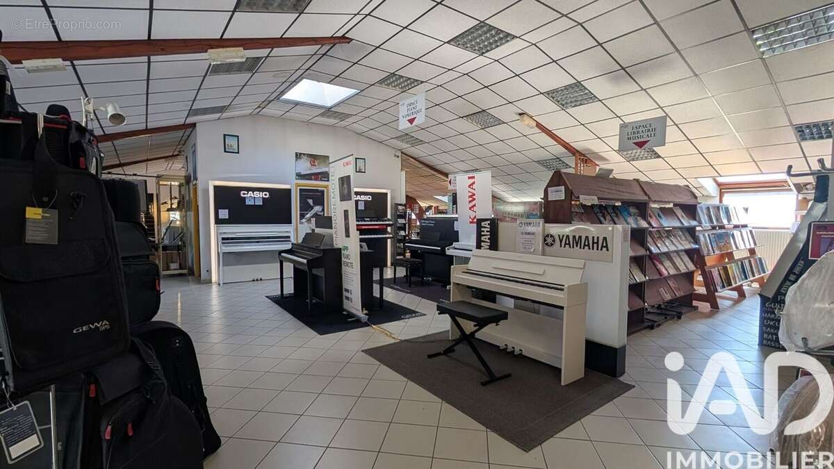 Commerce 708 m² à Barby  - photo 6