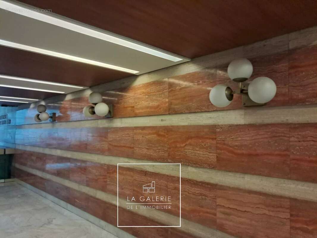 Parking à PARIS-16E