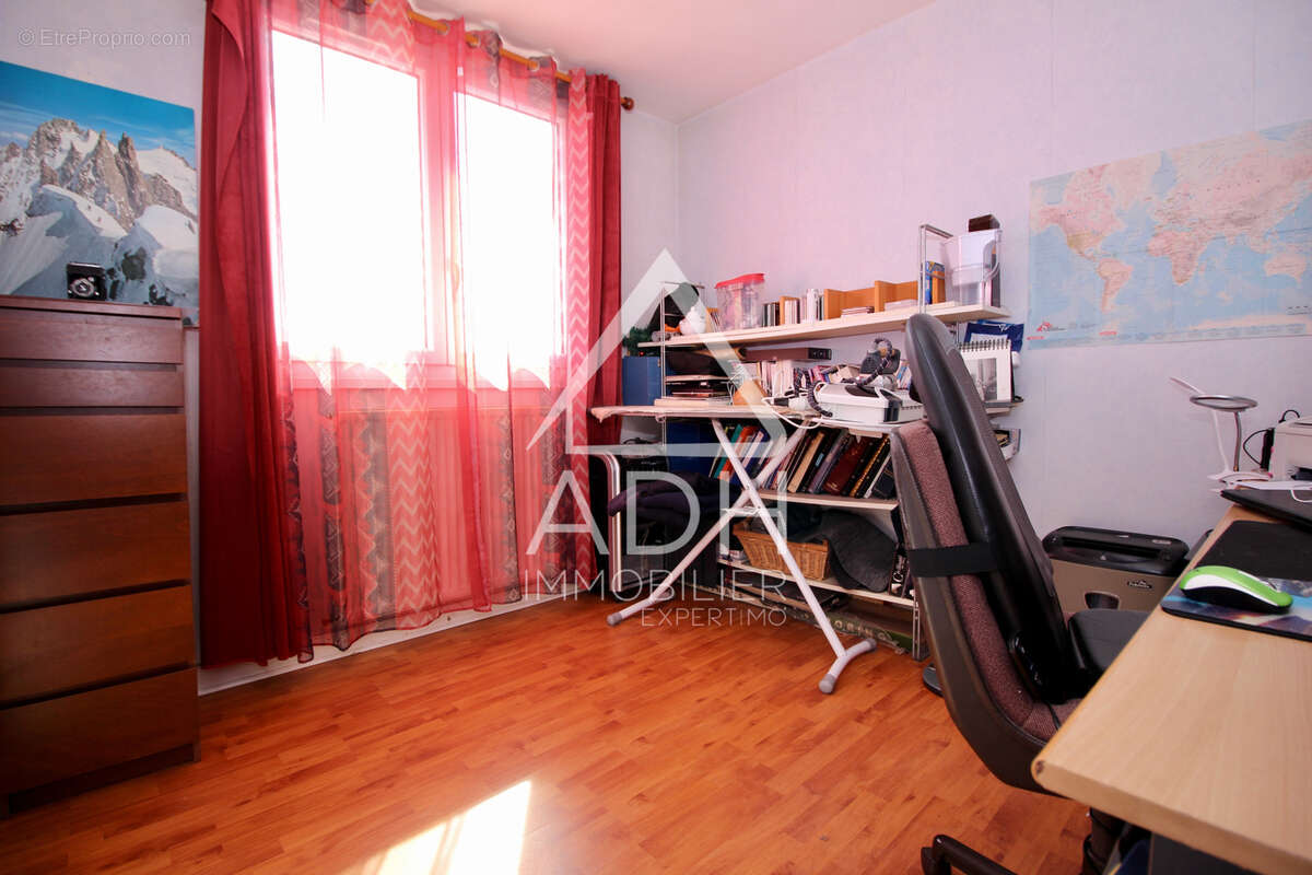 Appartement à NEAUPHLE-LE-CHATEAU