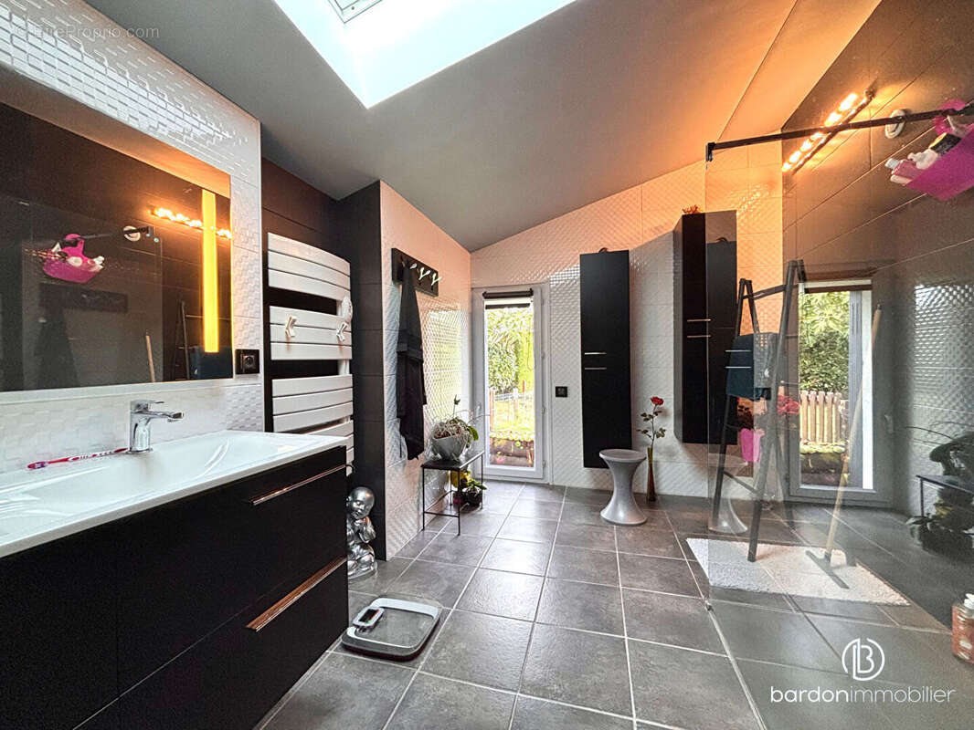 Maison à SAINT-CHRISTOPHE-DU-LIGNERON