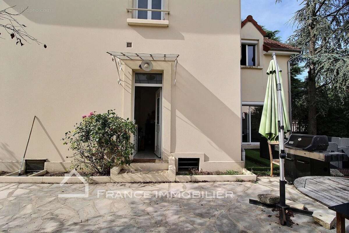 Maison 150 m² à Saint-Maur-Des-Fosses  - photo 5
