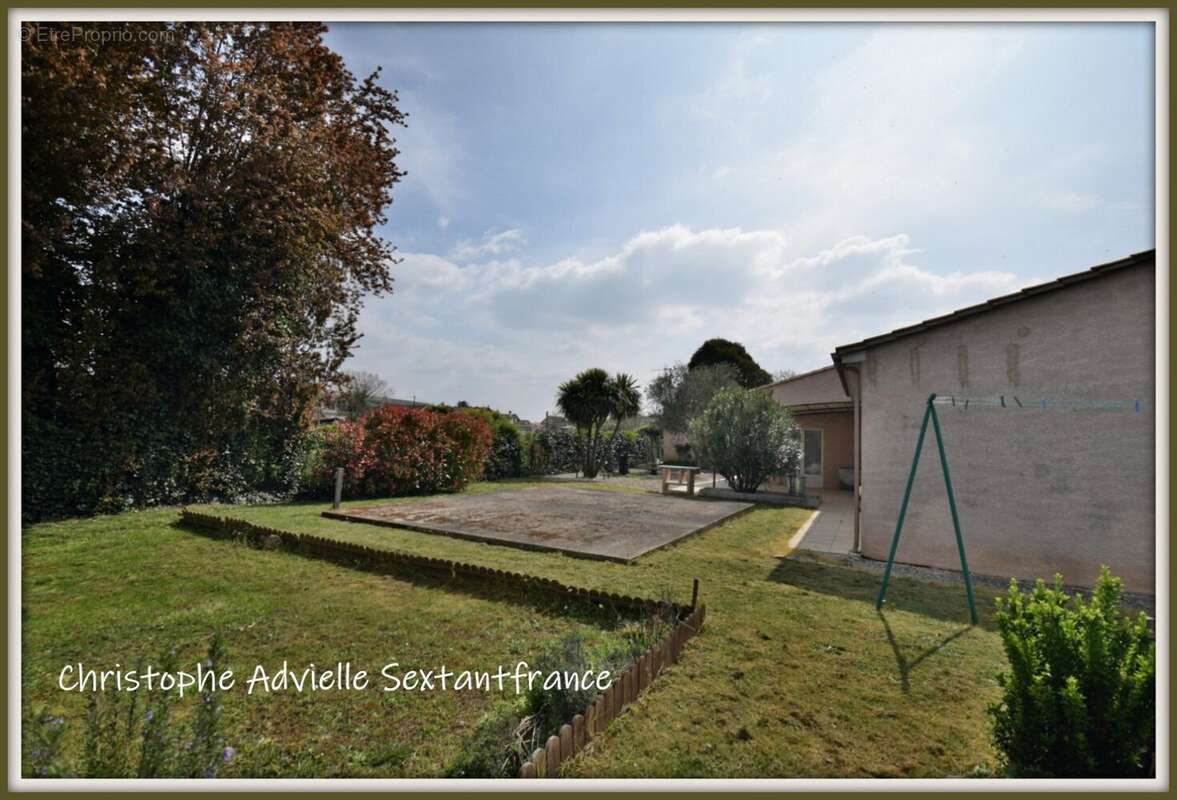 Bergerac; maison de plain pied 3 chambres 2 salles d'eau, double séjour, double garage séparé sur 909 M2 - photo 15