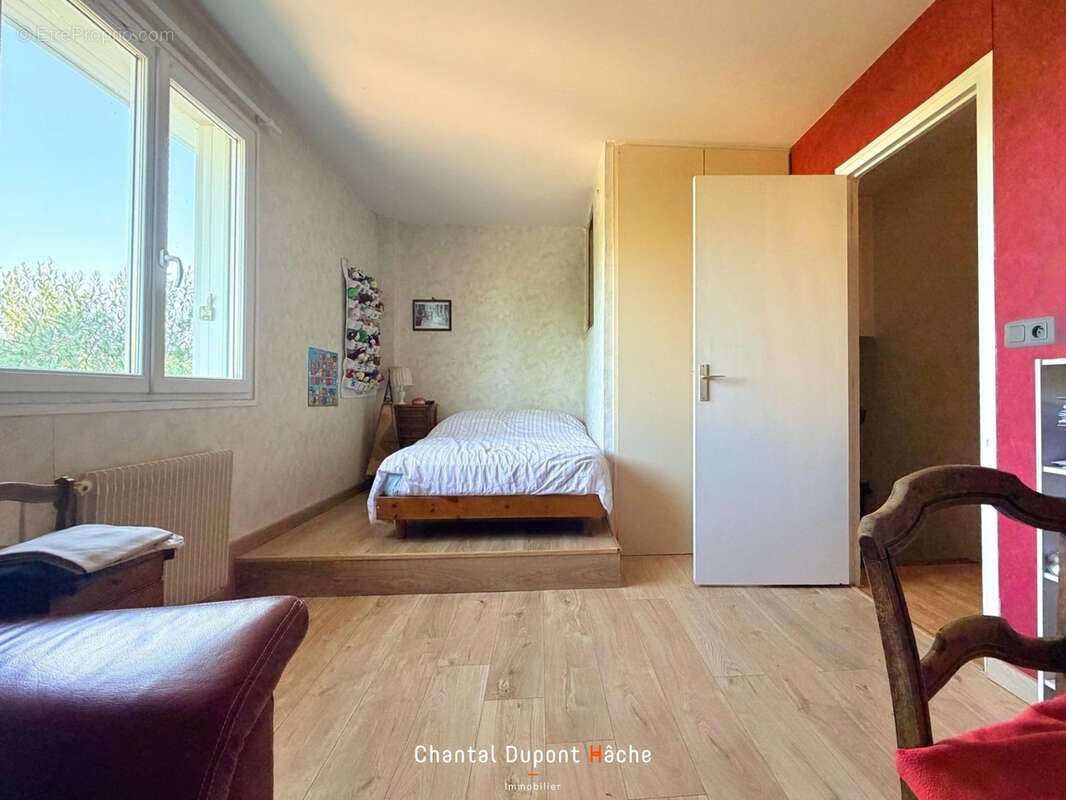 CHARTRES- Maison de ville de 141m2, terrasse, parking privé. - photo 15