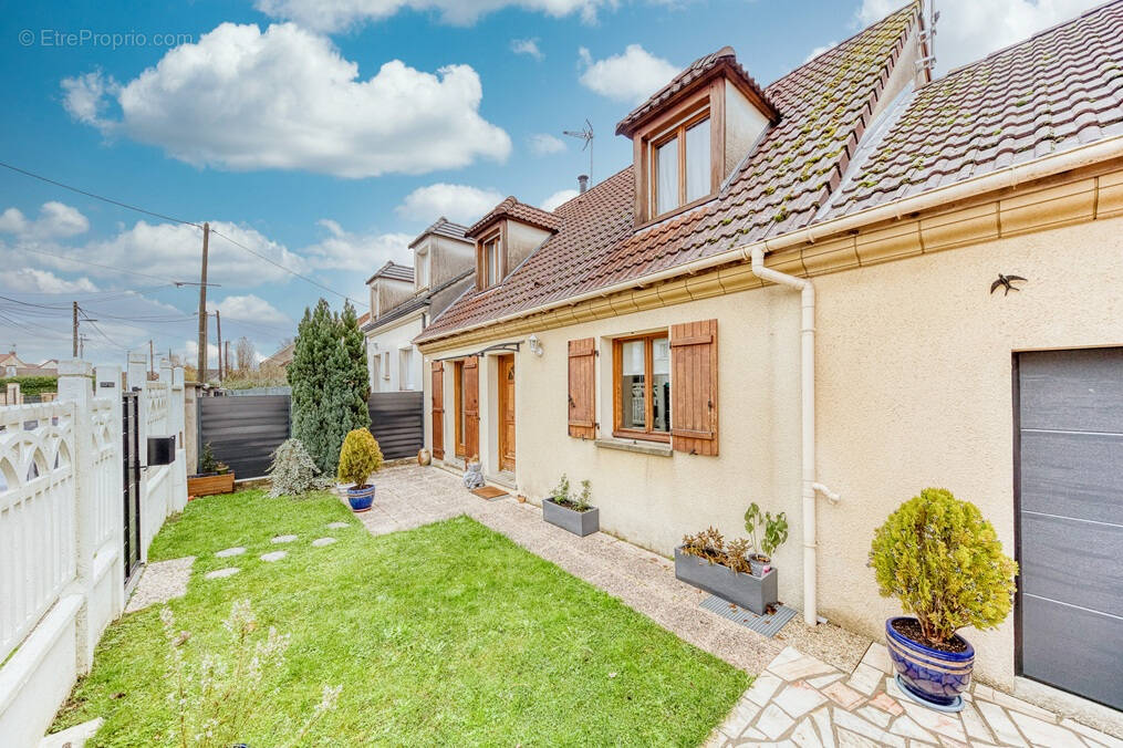 Maison à OZOIR-LA-FERRIERE